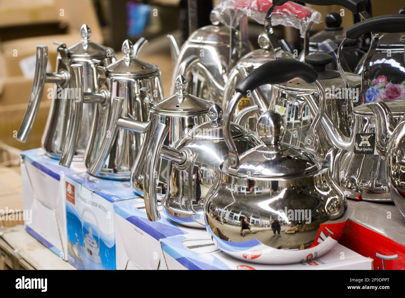 Metal teapots hi-res stock photography and images - Alamy