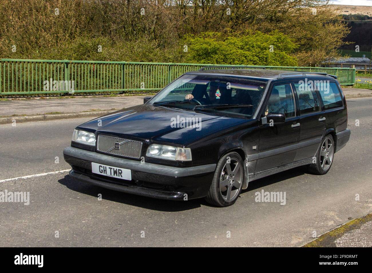 1995 90s nineties blue Volvo 850 T5R 2310 cc estate car; Moving vehicles, cars, vehicle driving on UK roads, motors, motoring on the M6 English motorway road network Stock Photo