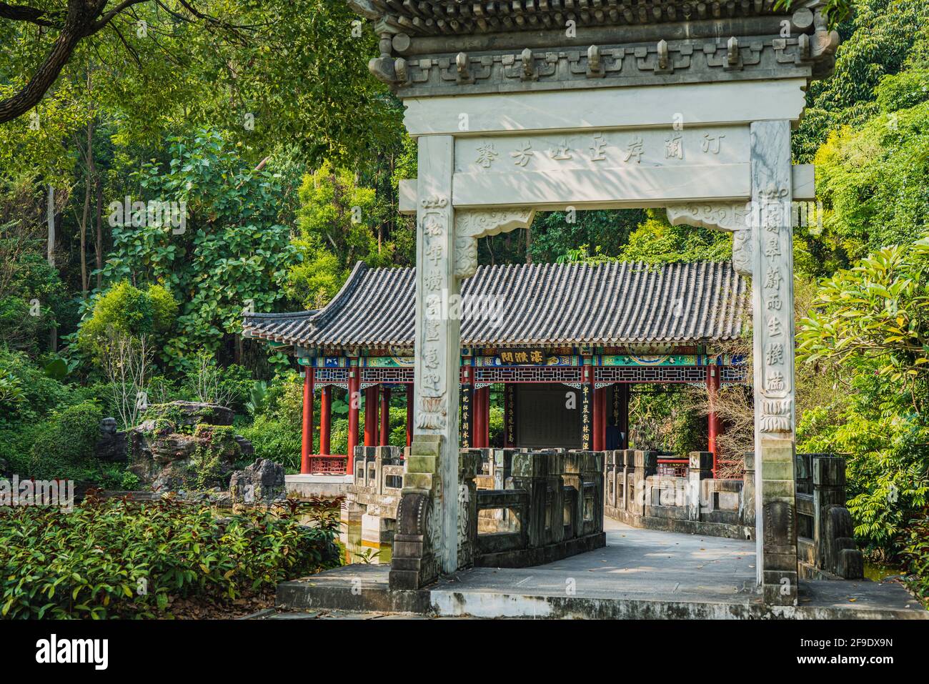 Shenzhen, China. October, 2019. The pavilion and troii at Zhile Garden in Shenzhen International Garden and Flower Expo Park. The park serves multiple Stock Photo
