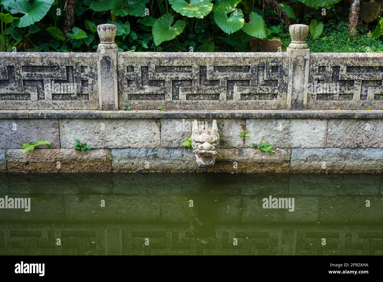 Stone dragon head china hi-res stock photography and images - Alamy