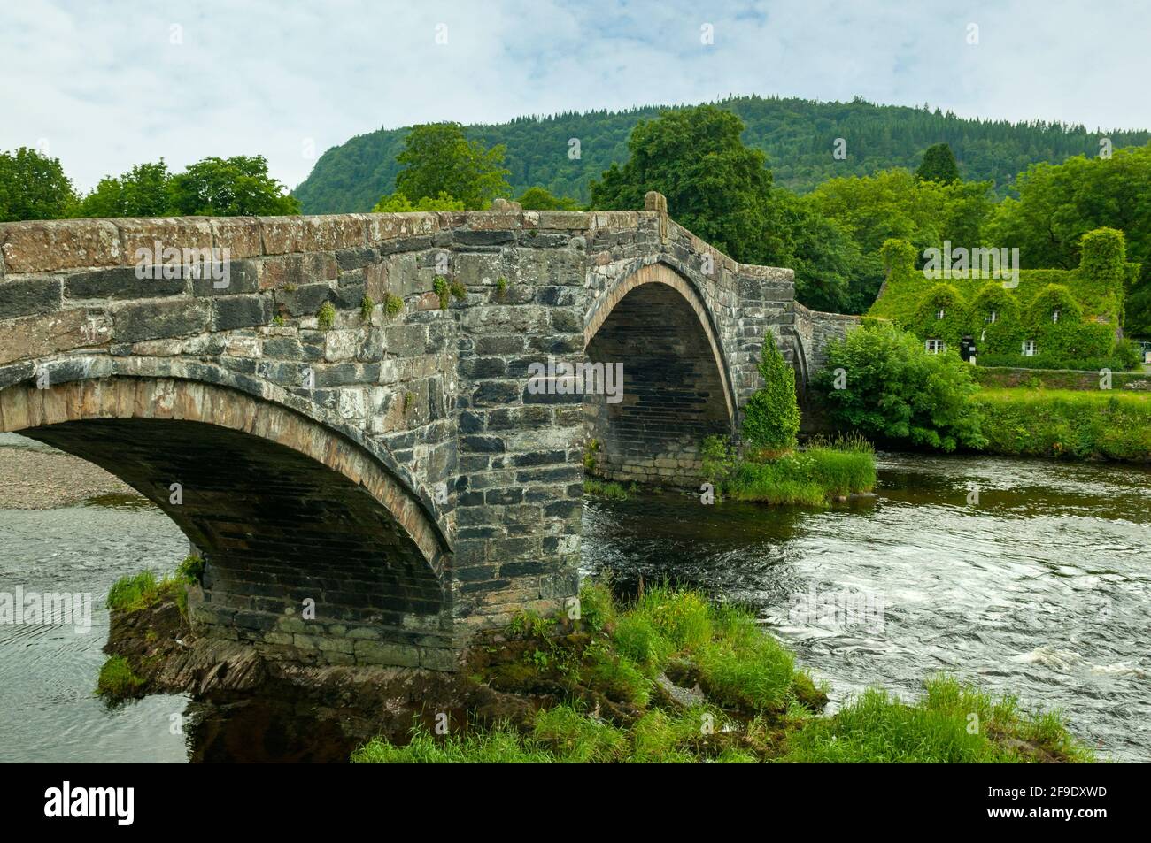 Heritage bridge over river conwy hi-res stock photography and images ...