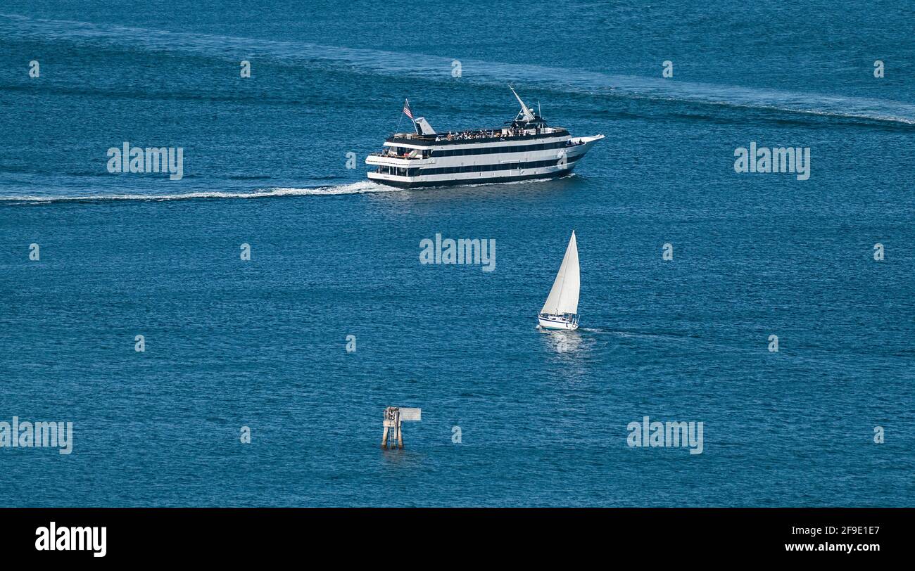 Harbor cruise boat hi-res stock photography and images - Alamy