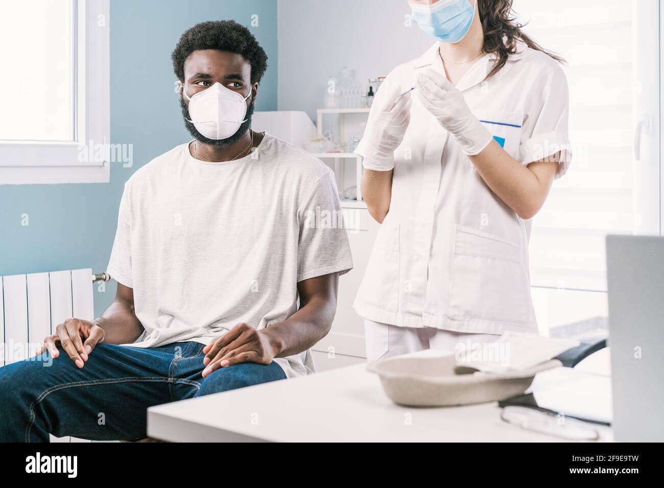 Cropped unrecognizable female doctor in latex gloves and face shield ...
