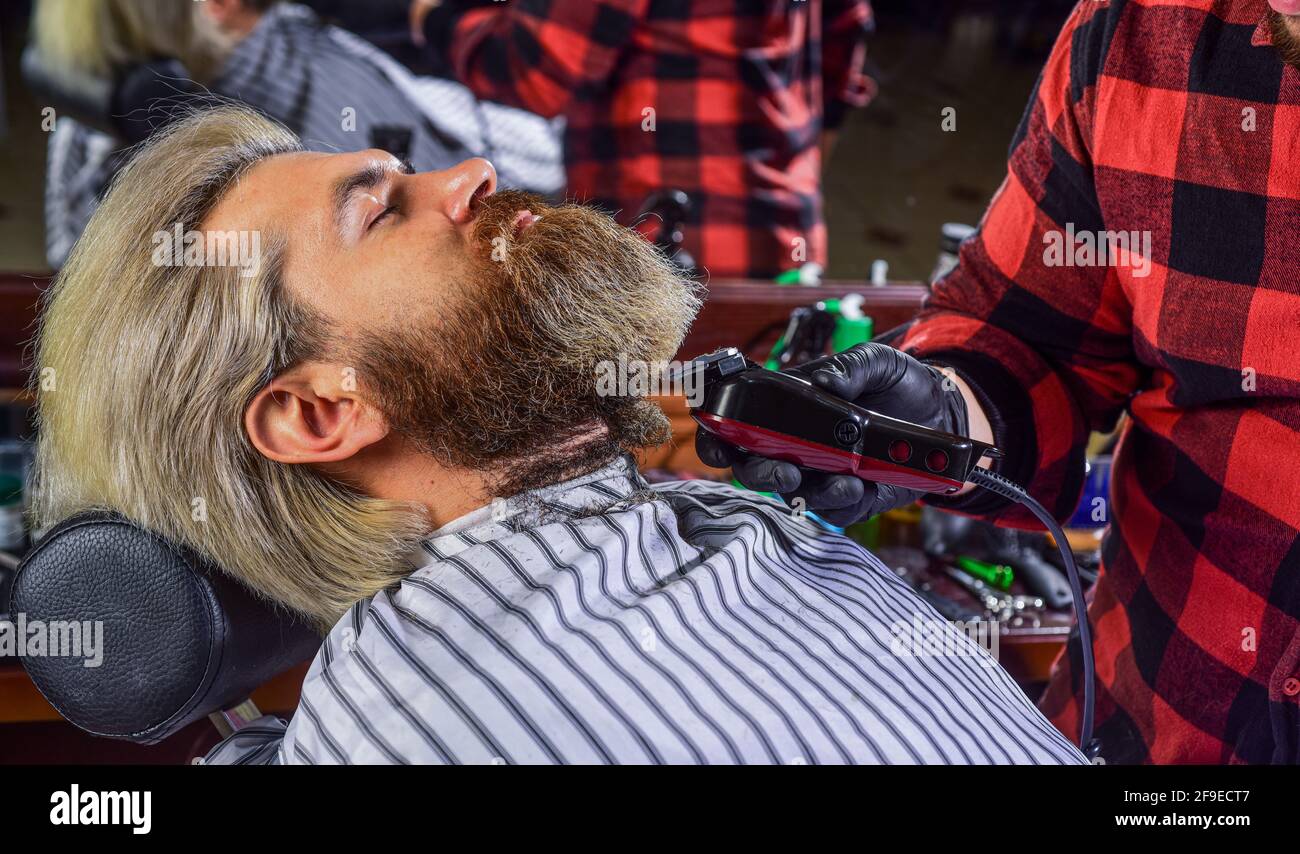 Facial hair. Maintaining beard shape. Grow beard and mustache