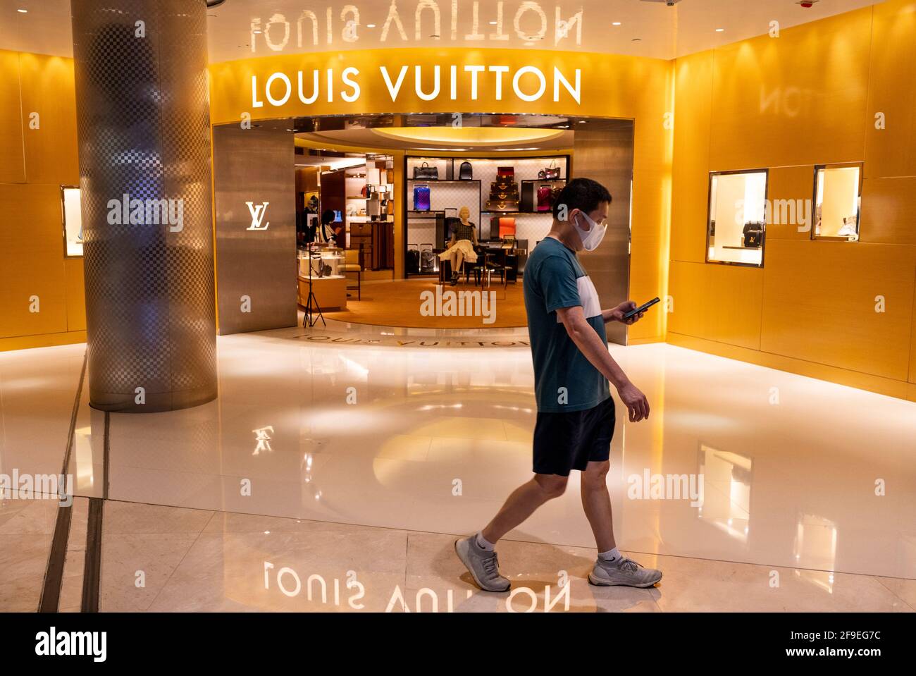The dubai mall louis vuitton hi-res stock photography and images - Alamy