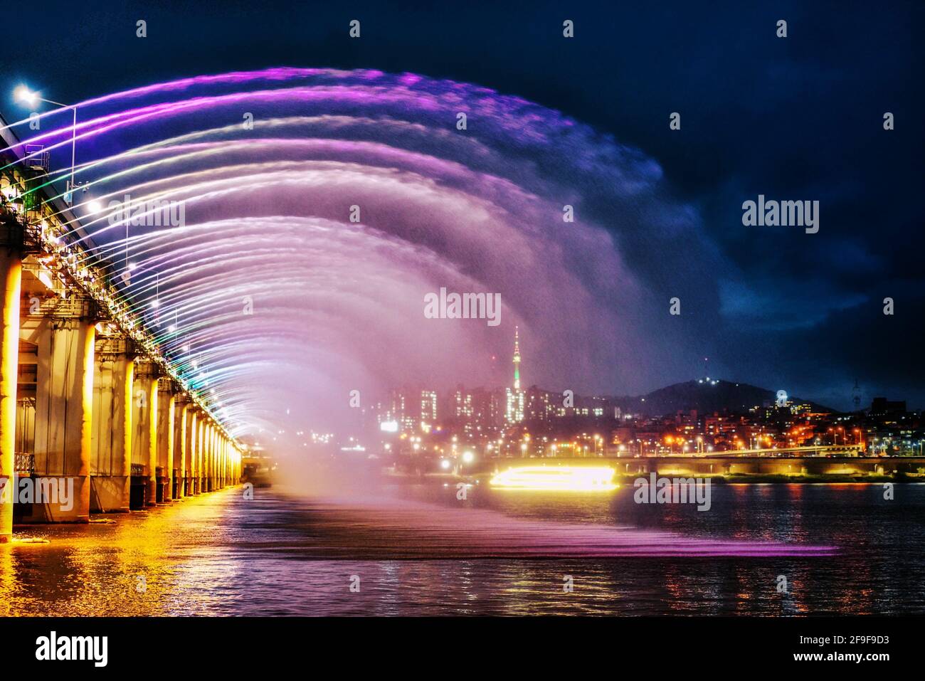 fountains-bridge-in-seoul-hi-res-stock-photography-and-images-alamy