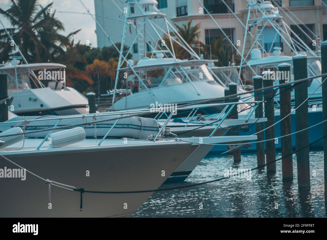 Mono hull boats hi-res stock photography and images - Alamy