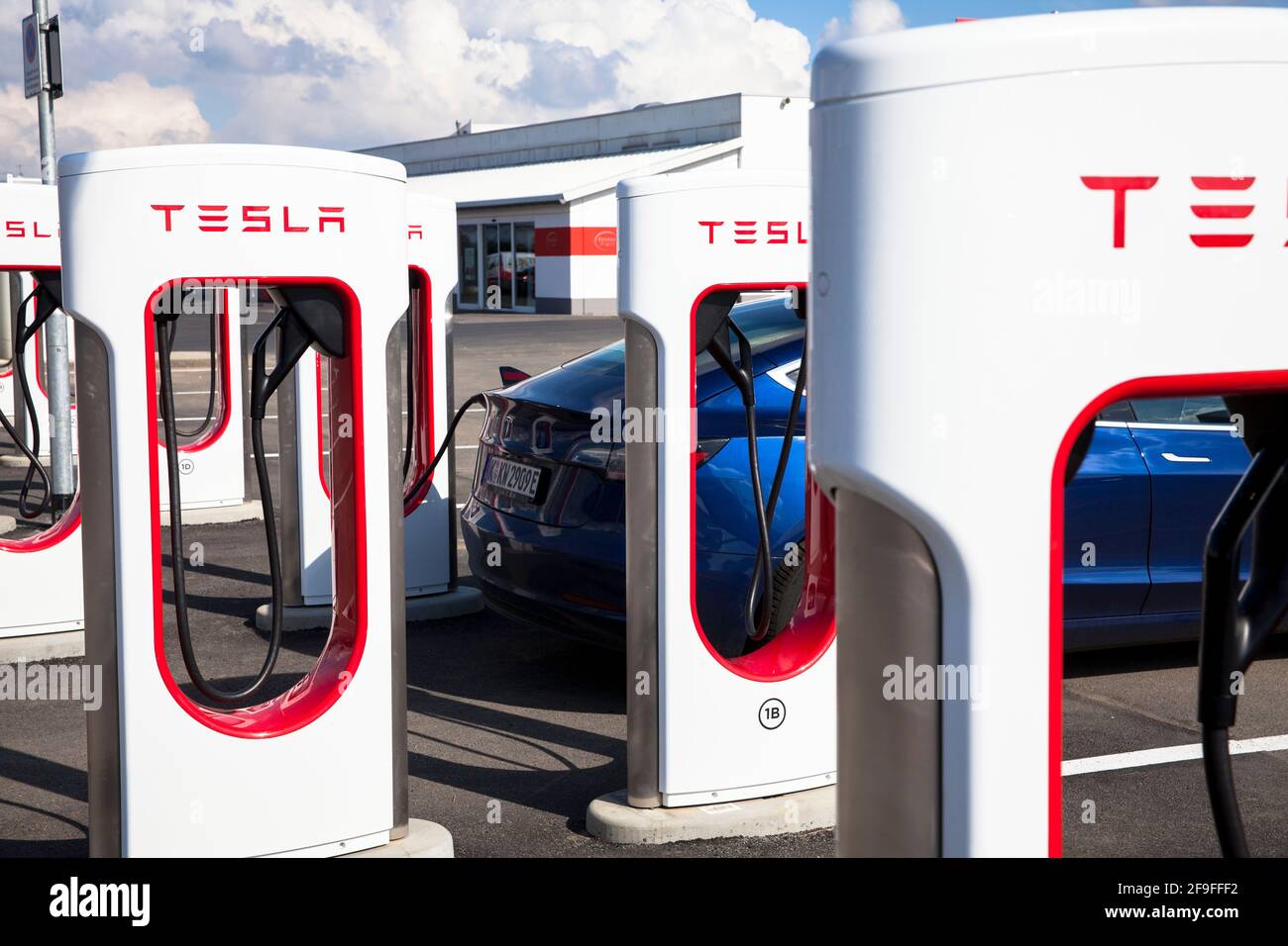 Supercharger charging station for Tesla electric vehicles, Tesla Model