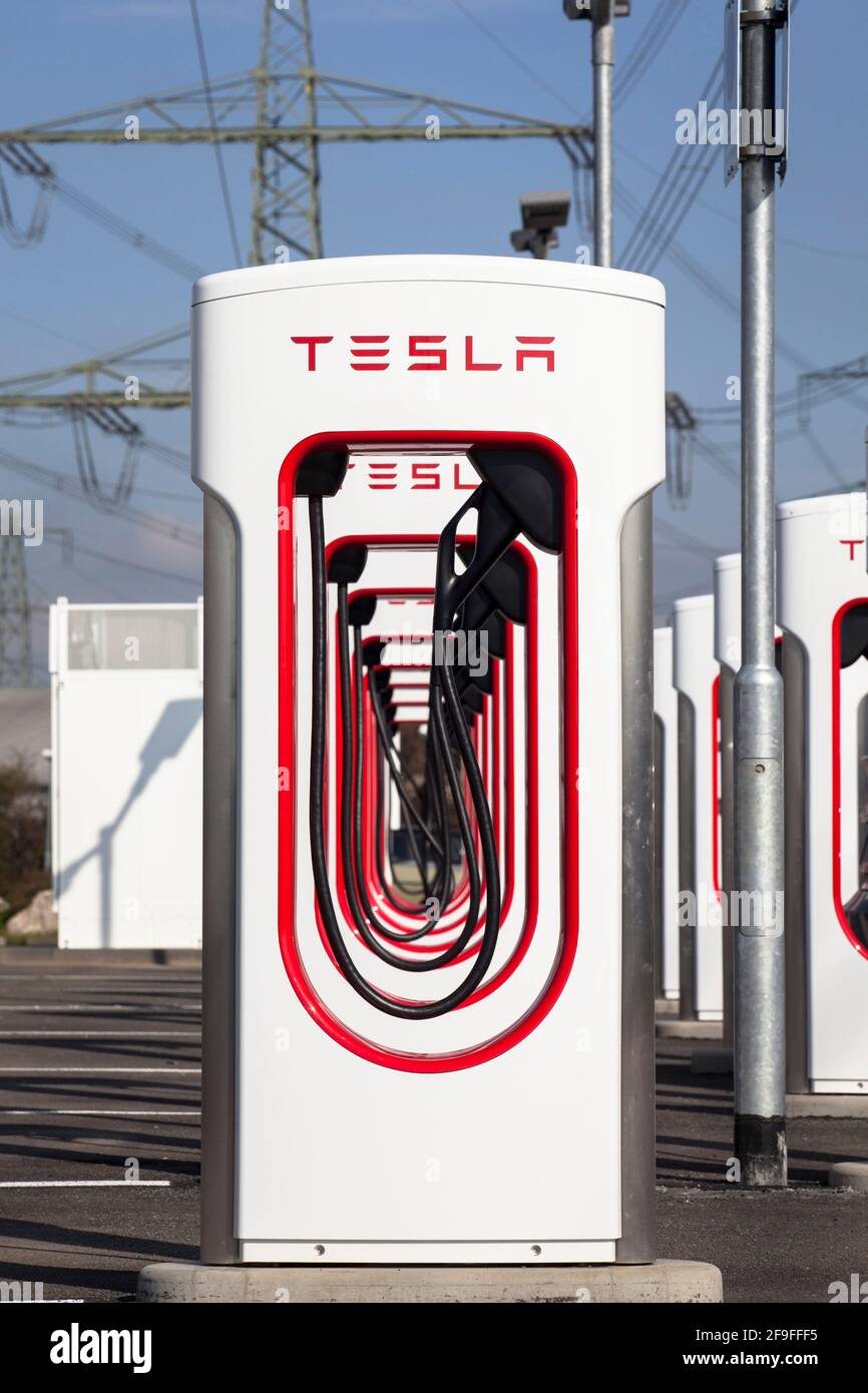 Supercharger charging station for Tesla electric vehicles, Frechen, North  Rhine-Westphalia, Germany. Supercharger Ladestation fuer Tesla Elektrofahrz  Stock Photo - Alamy