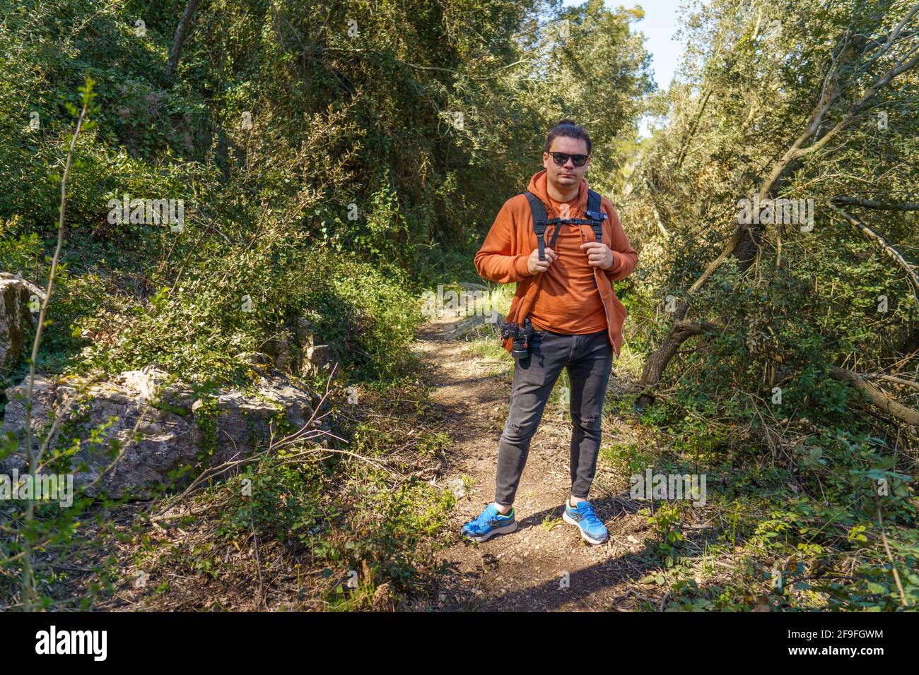 Young spanish man handsome hi-res stock photography and images - Alamy