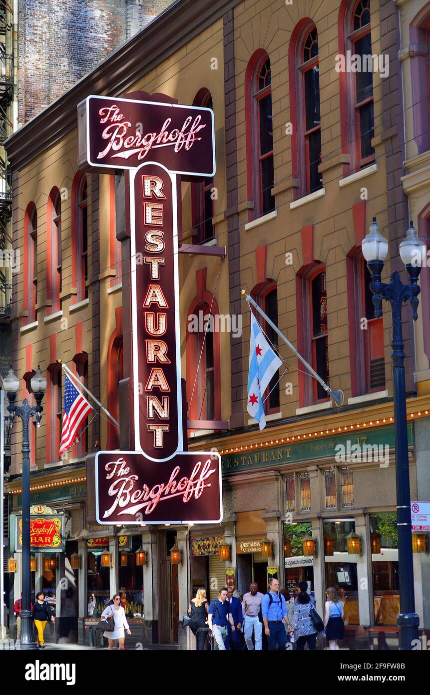 Chicago, Illinois, USA. The Berghoff restaurant on Adams Street in the Loop. The Chicago landmark opened in 1898 by Herman Joseph Berghoff. Stock Photo