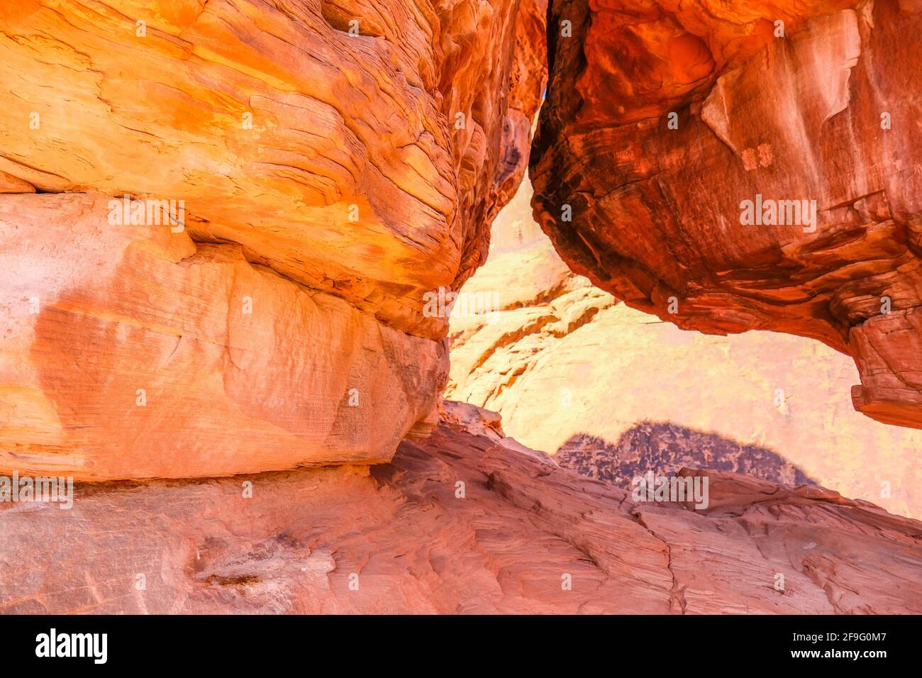 Natural slit on red rocks hi-res stock photography and images - Alamy