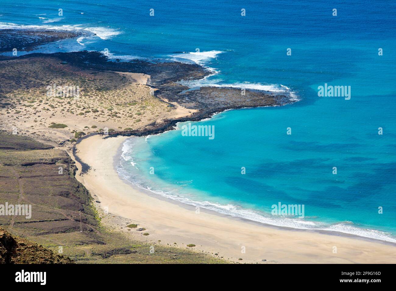 Haría, Lanzarote, Canary Islands, Spain. View over the turquoise waters off Playa del Rojo from the Mirador del Río. Stock Photo