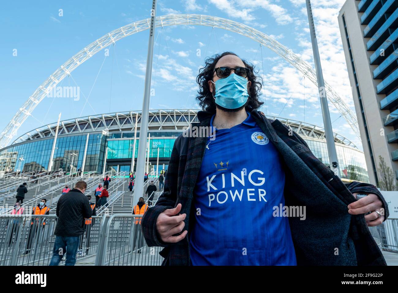 London, UK.  18 April 2021. A Leicester City fan outside Wembley Stadium ahead of the FA Cup semi-final match between Leicester City and Southampton.   4,000 local residents have been invited to attend the match, the largest number of spectators attending a match in a UK stadium for over a year.  Covid-19 testing will take before and after the match and data gathered will be used to plan how all sports tournaments can escape lockdown.  Credit: Stephen Chung / Alamy Live News Stock Photo