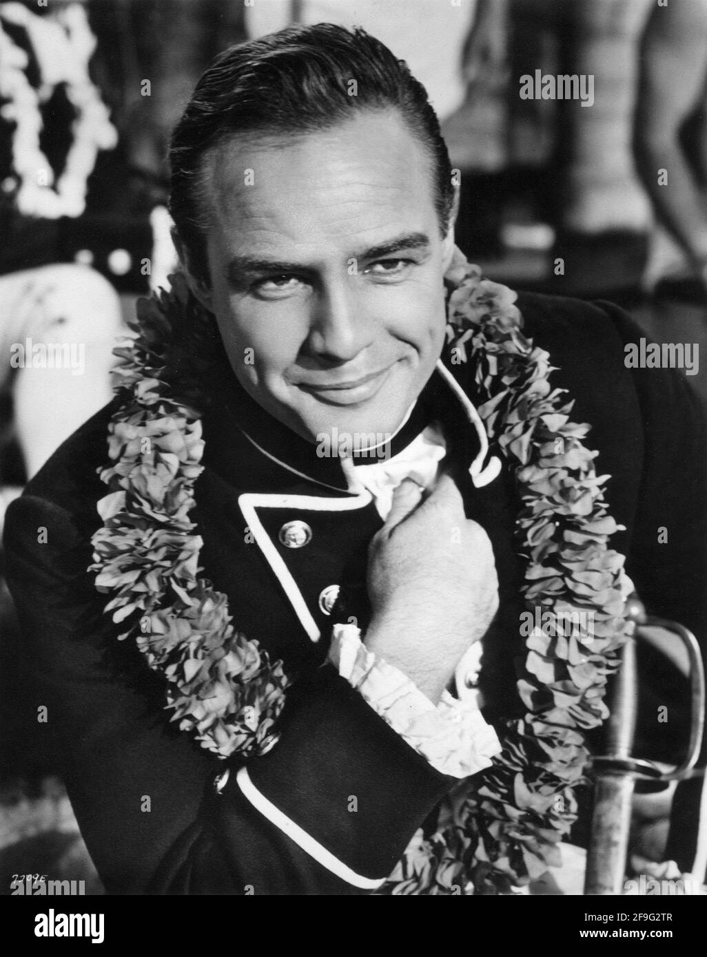 MARLON BRANDO as Fletcher Christian in MUTINY ON THE BOUNTY 1962 directors LEWIS MILESTONE and CAROL REED (uncredited) novel James Nordhoff and James Norman Hall screenplay Charles Lederer Arcola Pictures / Metro Goldwyn Mayer Stock Photo