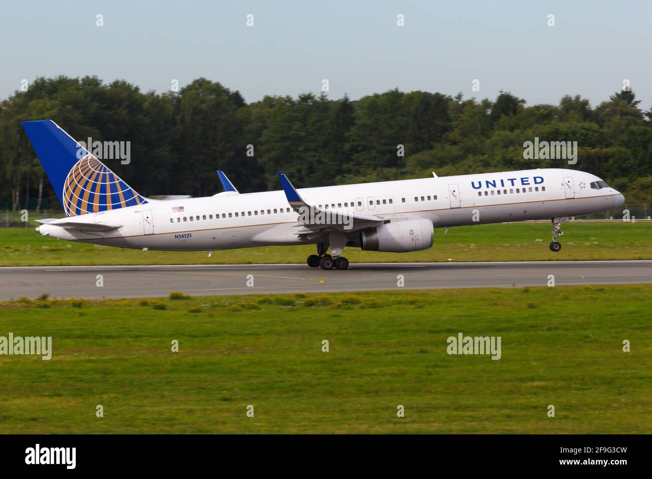 Hamburg, Germany - 03. September 2015: United Airlines Boeing 757-200 at Hamburg airport (HAM) in Germany. Boeing is an aircraft manufacturer based in Stock Photo