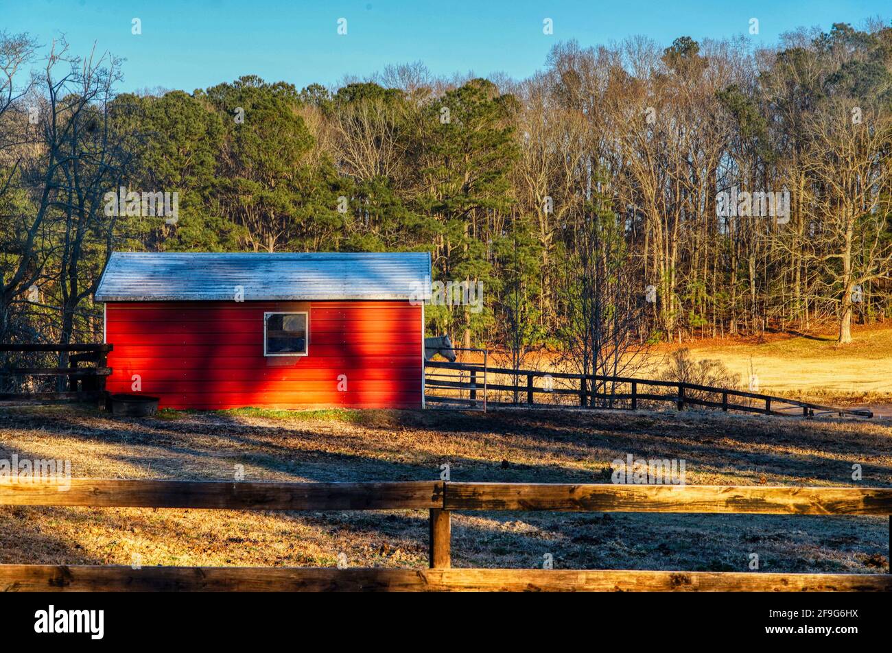 Red Horse Barn Stock Photo - Alamy