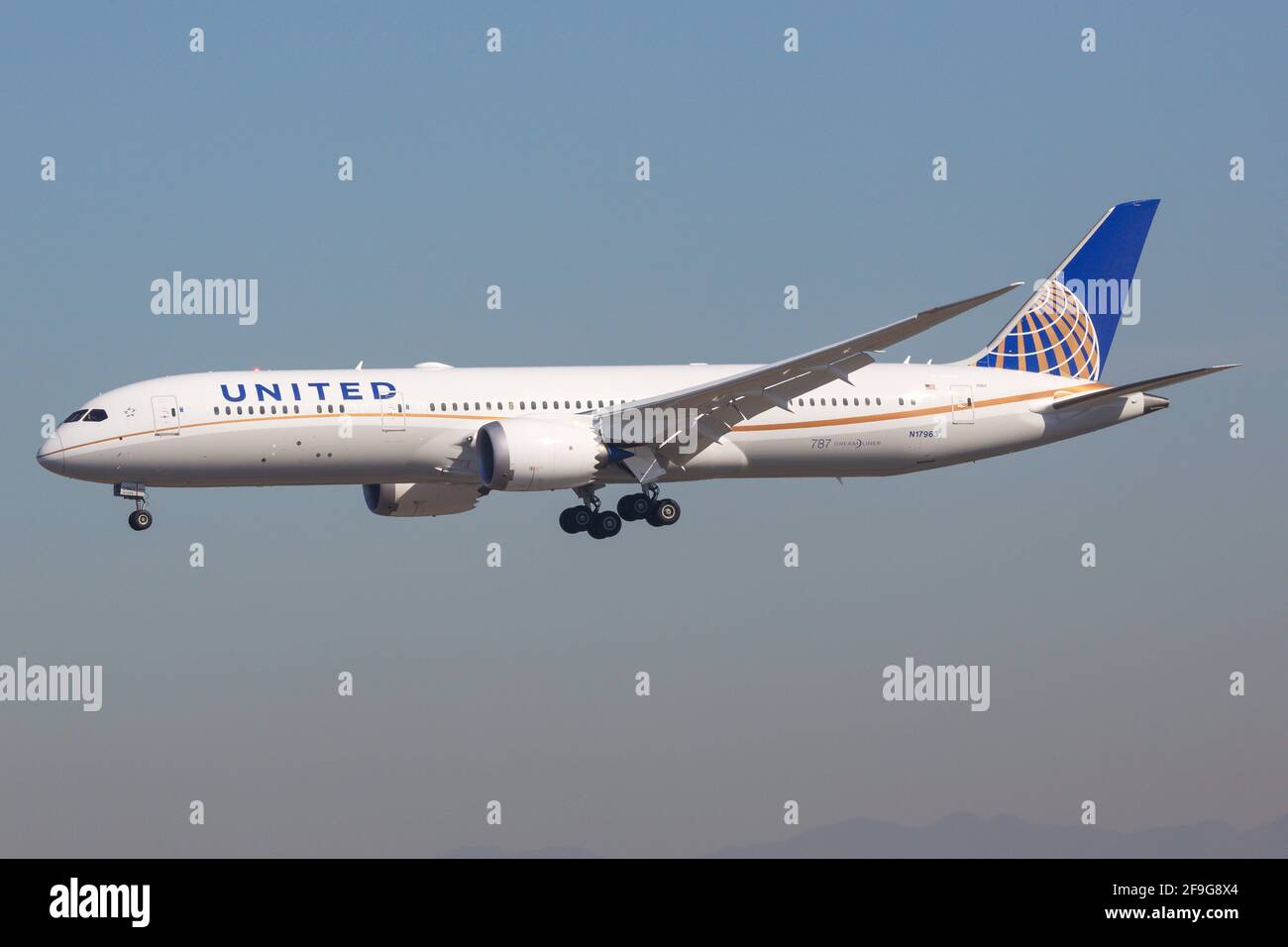 Los Angeles, USA - 22. February 2016: United Airlines Boeing 787-9 at Los Angeles airport (LAX) in the USA. Boeing is an aircraft manufacturer based i Stock Photo