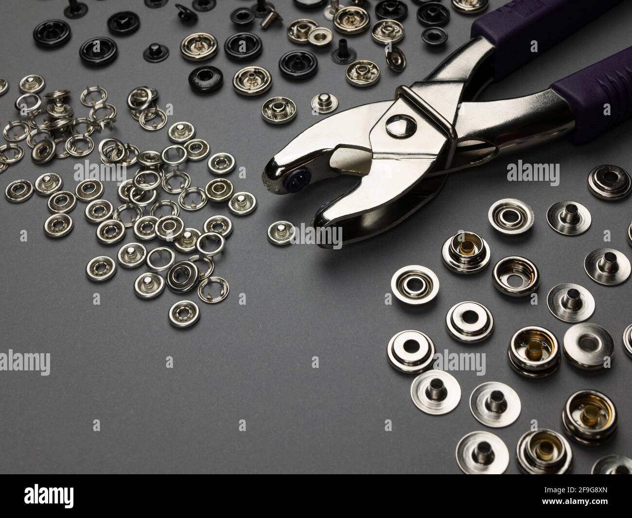 Pliers, piercing and riveting tools. Drilling and riveting tools for