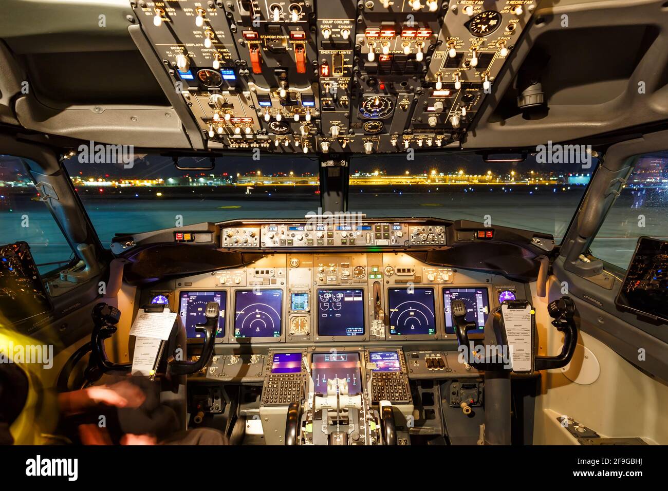 Cockpit View B737 737 800 Cockpit ZDWXBQ Cockpit View B737 737 800 Cockpit ZDWXBQ