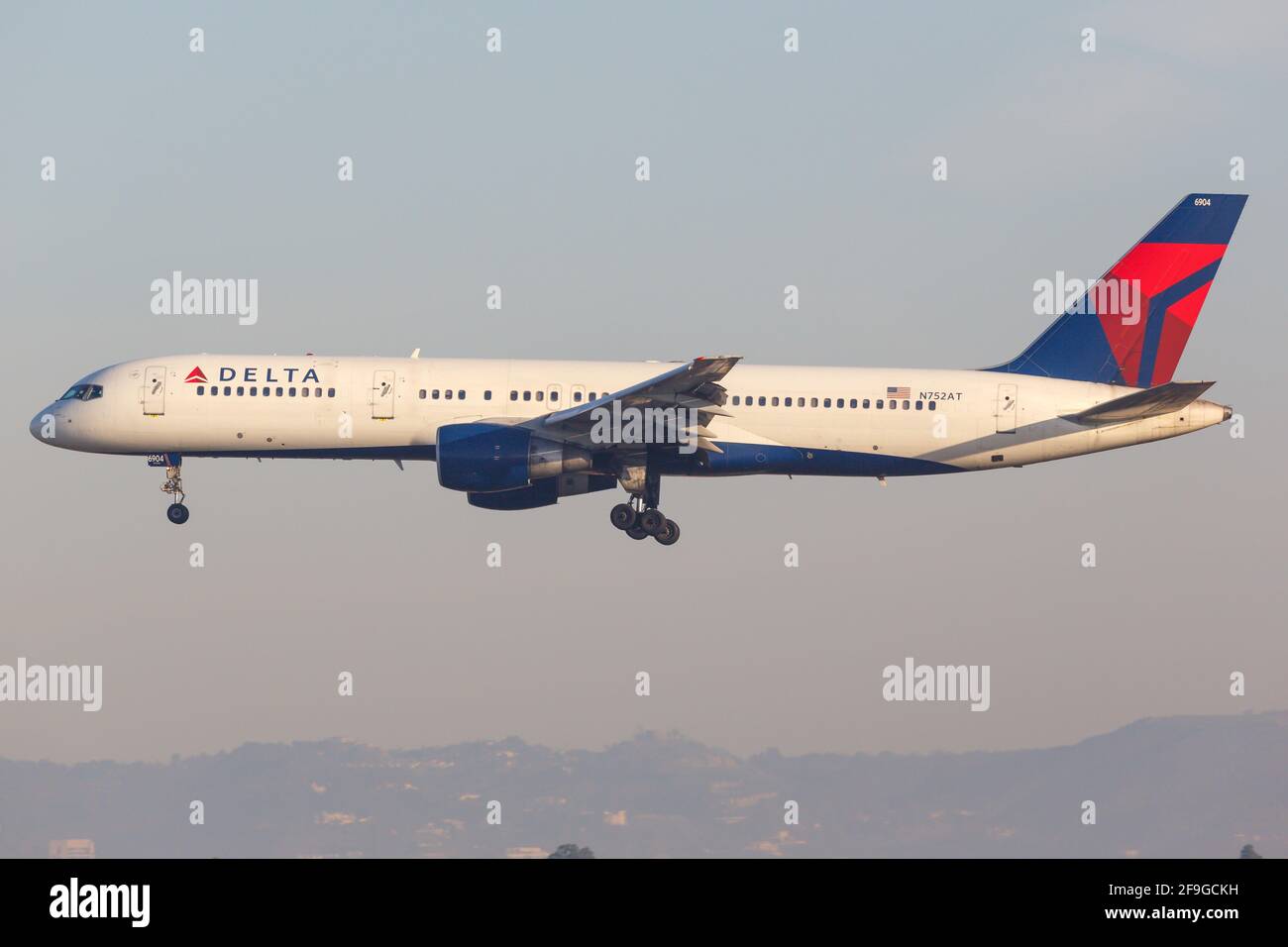 Los Angeles, USA - 22. February 2016: Delta Airlines Boeing 757-200 at Los Angeles airport (LAX) in the USA. Boeing is an aircraft manufacturer based Stock Photo