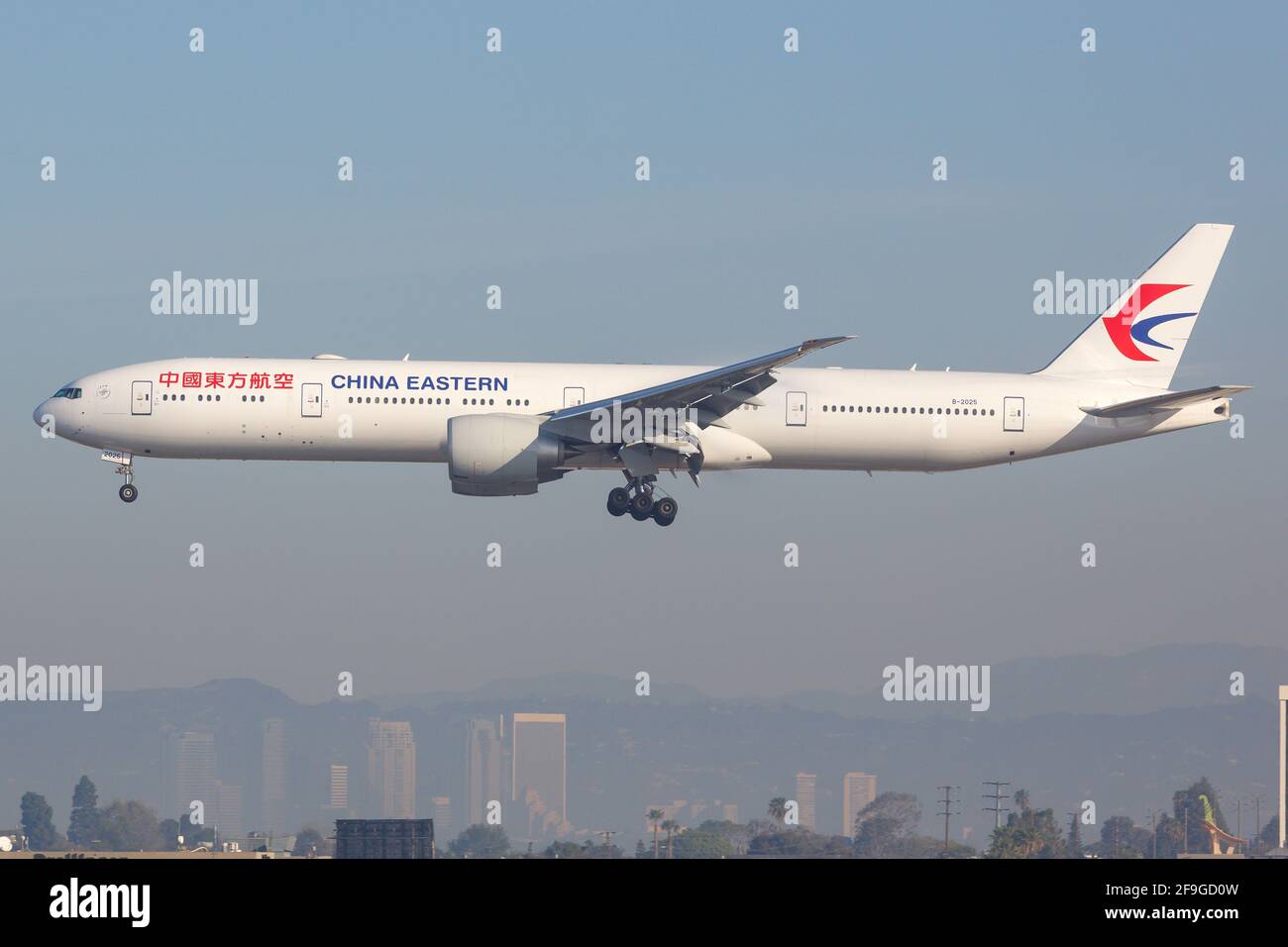 China eastern airlines boeing 777 hi-res stock photography and
