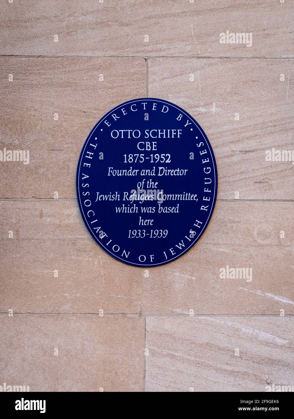 Commemorative Memorial Plaque to Otto Schiff (1875-1952) founder, chair & director of the Jewish Refugees Committee (JRC) Woburn House, Tavistock Sq. Stock Photo