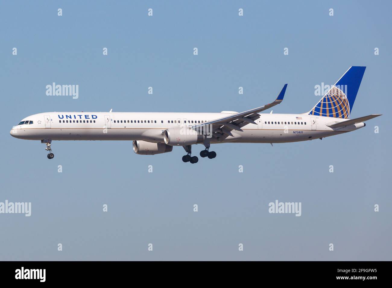 Los Angeles, USA - 21. February 2016: United Airlines Boeing 757-300 at Los Angeles airport (LAX) in the USA. Boeing is an aircraft manufacturer based Stock Photo