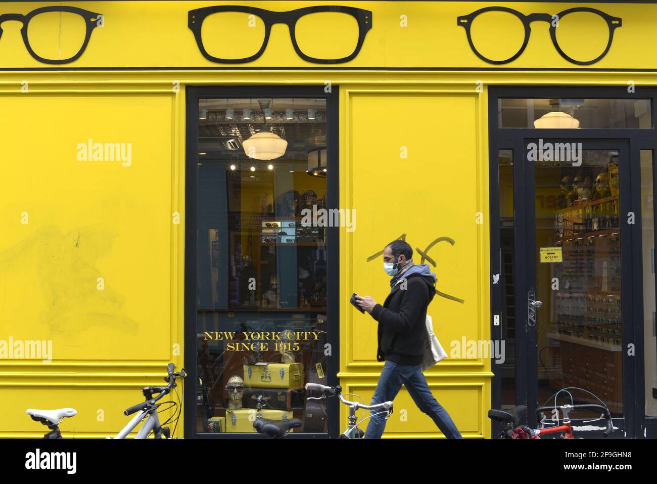 Lockdown in Paris Stock Photo Alamy