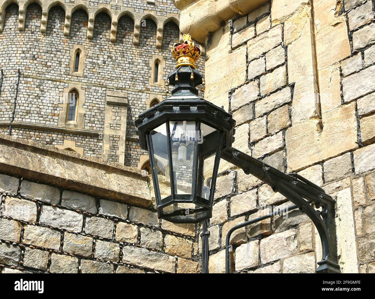 English street lamp hi-res stock photography and images - Alamy