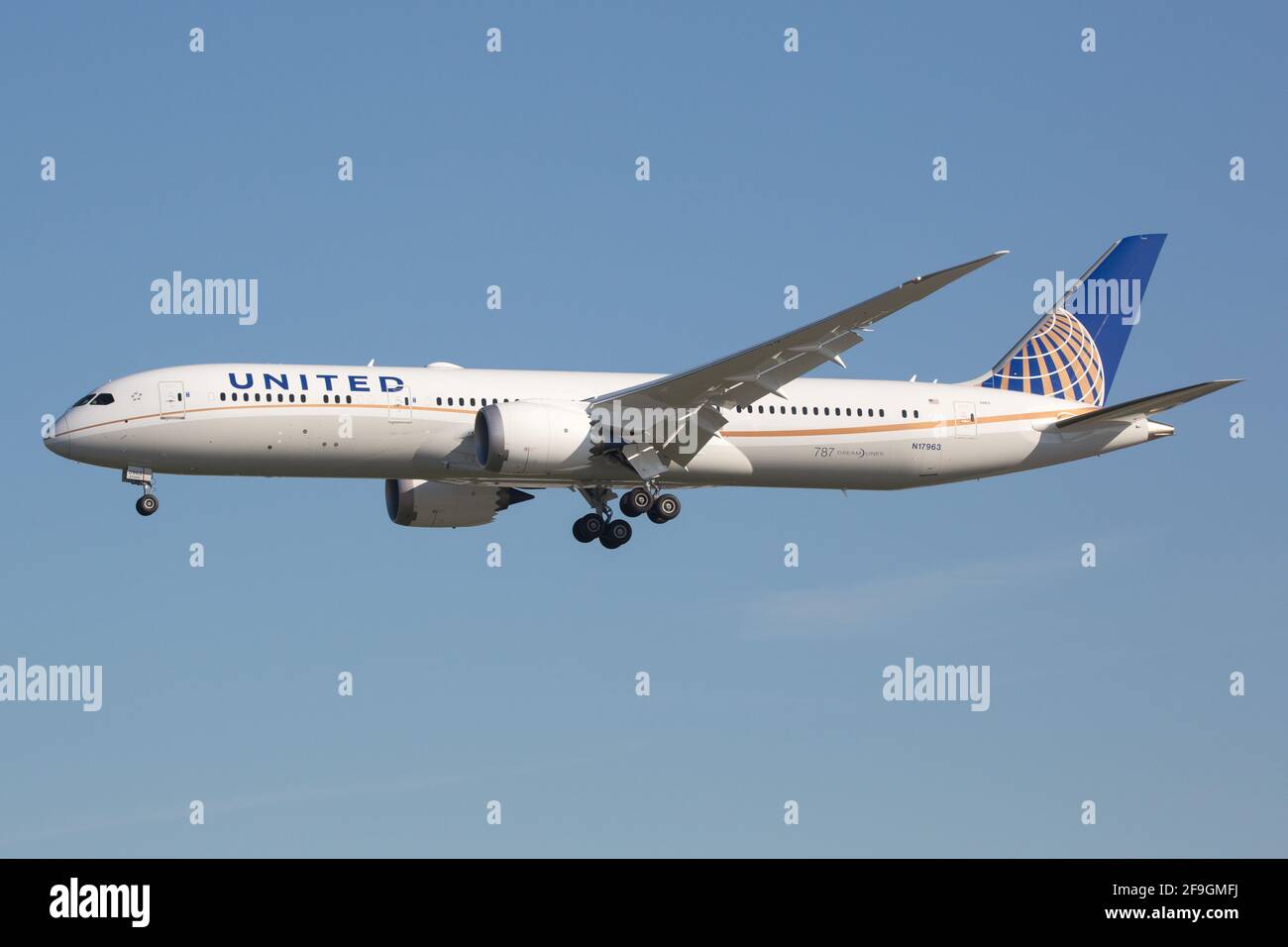 Los Angeles, USA - 21. February 2016: United Airlines Boeing 787-9 at Los Angeles airport (LAX) in the USA. Boeing is an aircraft manufacturer based i Stock Photo