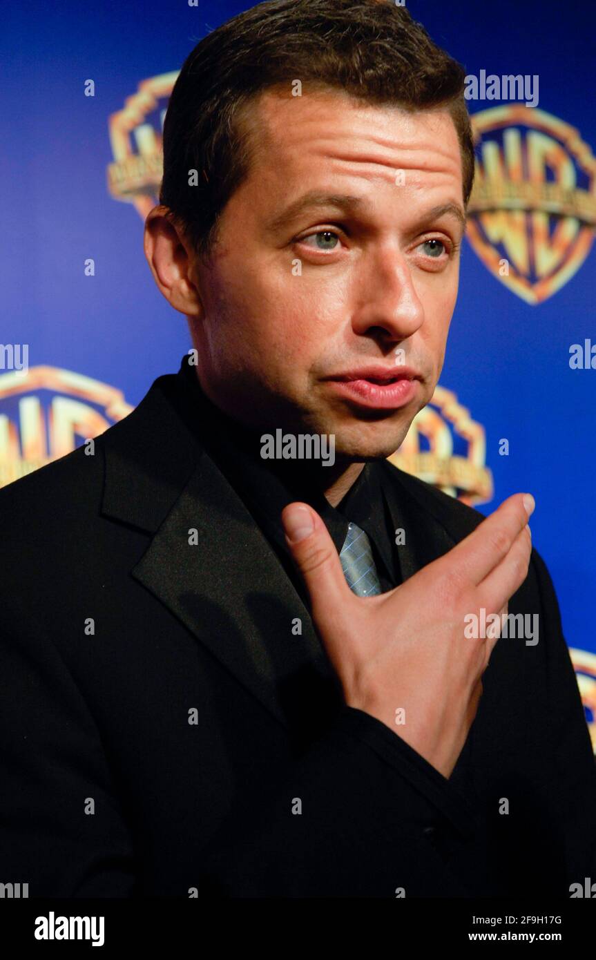 Actor Jon Cryer attends arrivals for the 58th Annual Primetime Emmy Awards Warner Bros. Television Party at Cicada on August 28, 2006 in Los Angeles, California. Stock Photo