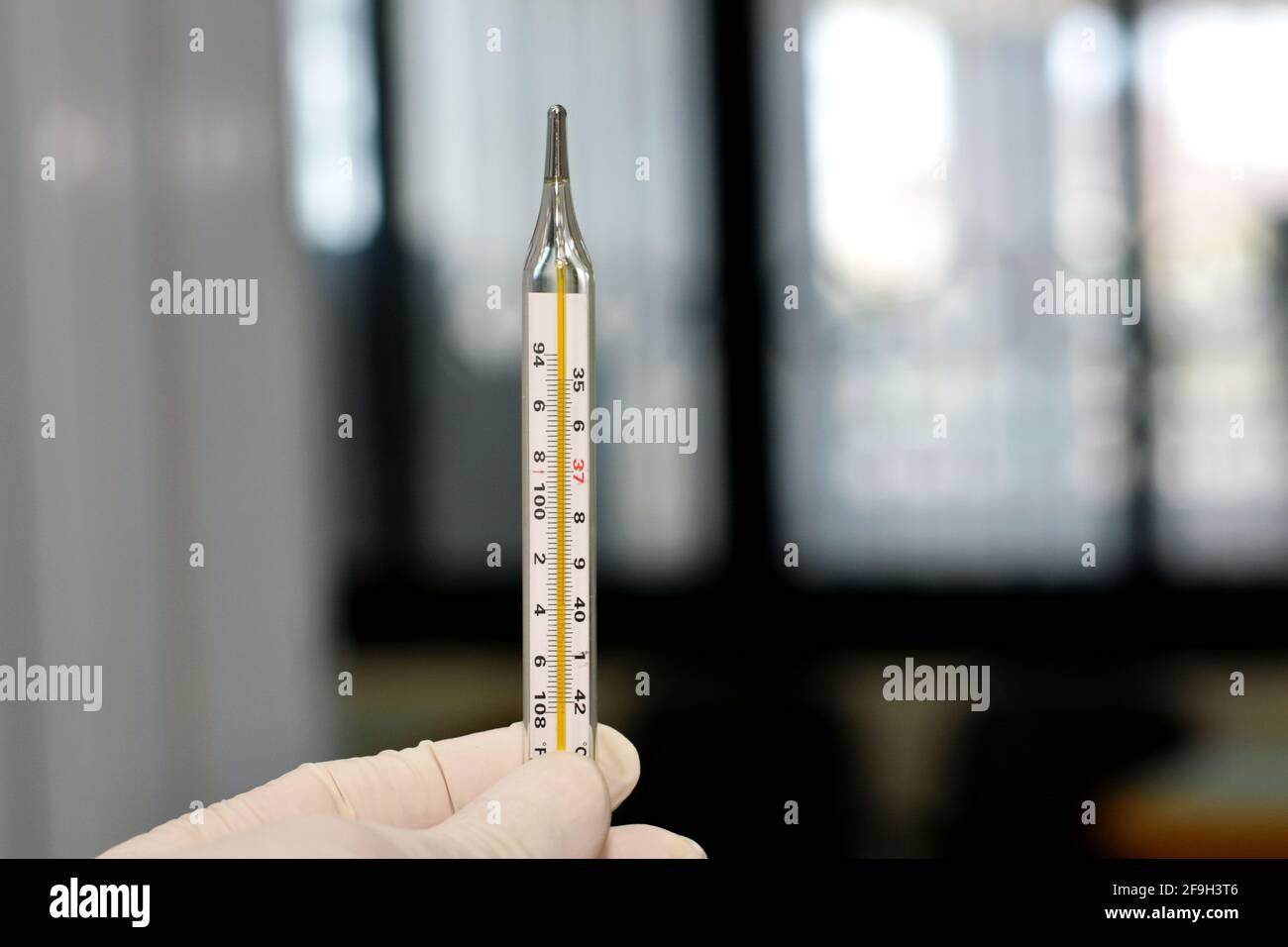 Medical mercury thermometer for measuring body temperature, clinical