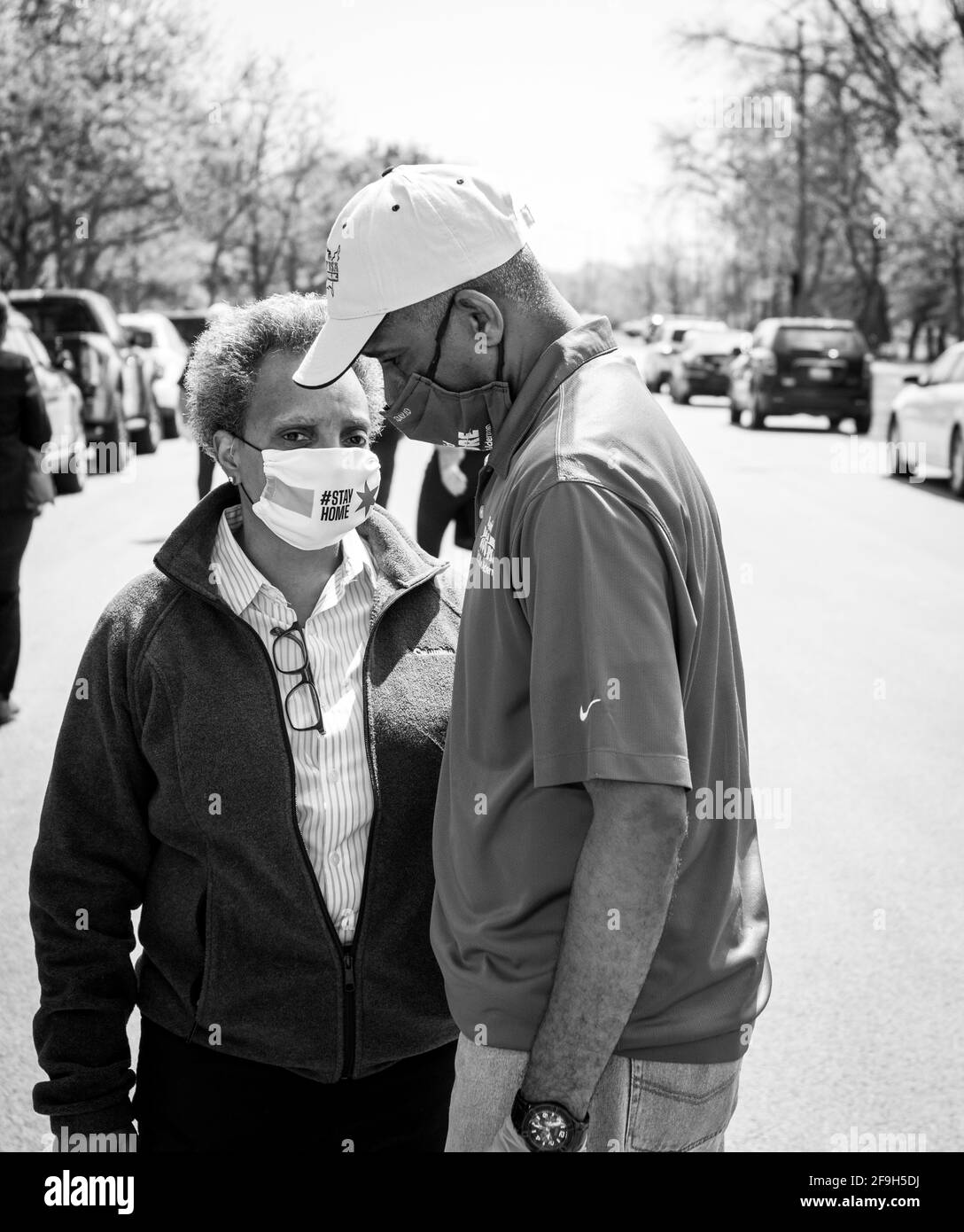 CHICAGO, IL. USA MAY 16, 2020: CHICAGO MAYOR LORI LIGHTFOOT & ALDERMAN DAVID MOORE HAVING A DISCUSSION AT A FOOD GIVEAWAY DURING COVID 19 CRISIS Stock Photo