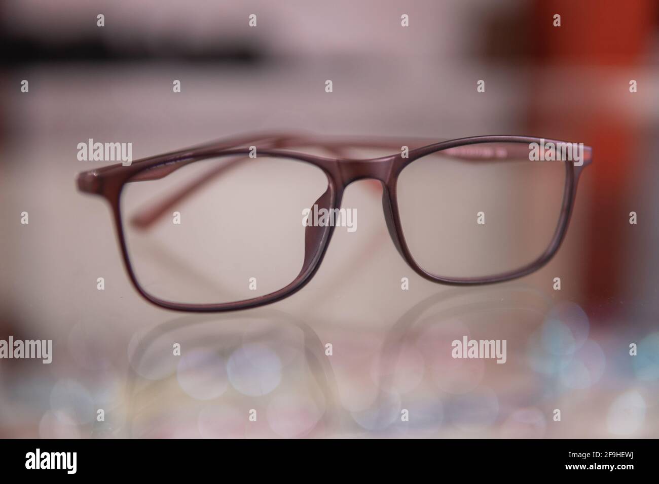 Page 2 Optical Shop High Resolution Stock Photography And Images Alamy