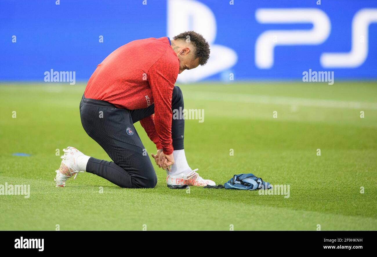 NEYMAR (PSG) puts on the shoes, soccer shoes, Nike, Soccer Champions  League, quarter-finals return match, Paris St. Germain (PSG) - FC Bayern  Munich (M) 0: 1, on April 13th, 2021 in Paris/France.