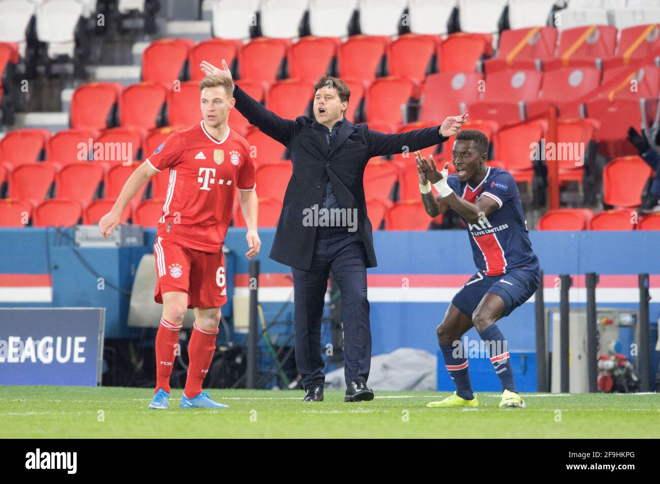 coach Mauricio POCHETTINO (PSG) gesture, gesture, l. Joshua KIMMICH (M), r. Idrissa Gana GUEYE (PSG), Soccer Champions League, quarter-finals return match, Paris St. Germain (PSG) - FC Bayern Munich (M) 0: 1, on April 13th, 2021 in Paris/France. Â | usage worldwide Stock Photo
