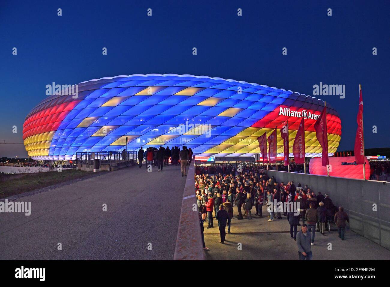 European Championship hosts Munich - UEFA demands audience guarantee! The European Football Union has increased the pressure on the German EM location Munich and set a deadline for a spectator guarantee. "Additional information" on the plans should be submitted by the executive meeting on April 19th. Archive photo: Special lighting in the ALLIANZ ARENA. FC Bayern Munich and the Bundesliga support the application to host UEFA EURO 2024. Soccer arena, soccer stadium, stadium, FC Bayern Munich, aftertake, evening sky, afterthimmel, illuminated, light, mood, evening mood, overview, long shot, arch Stock Photo