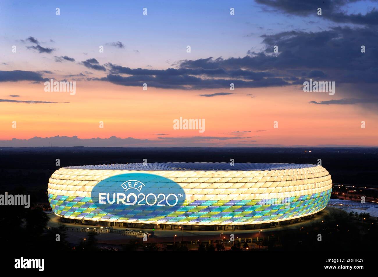 European Championship hosts Munich - UEFA demands audience guarantee! The European Football Union has increased the pressure on the German EM location Munich and set a deadline for a spectator guarantee. "Additional information" on the plans should be submitted by the executive meeting on April 19th. Archive photo: EURO 2020 comes after Munich . Muenchen is one of 13 venues for the 2020 European Championship. This was announced by the European football association UEFA on Friday in Geneva. In the Allianz Arena three preliminary round matches and a quarter-finals will be played in six years. P Stock Photo