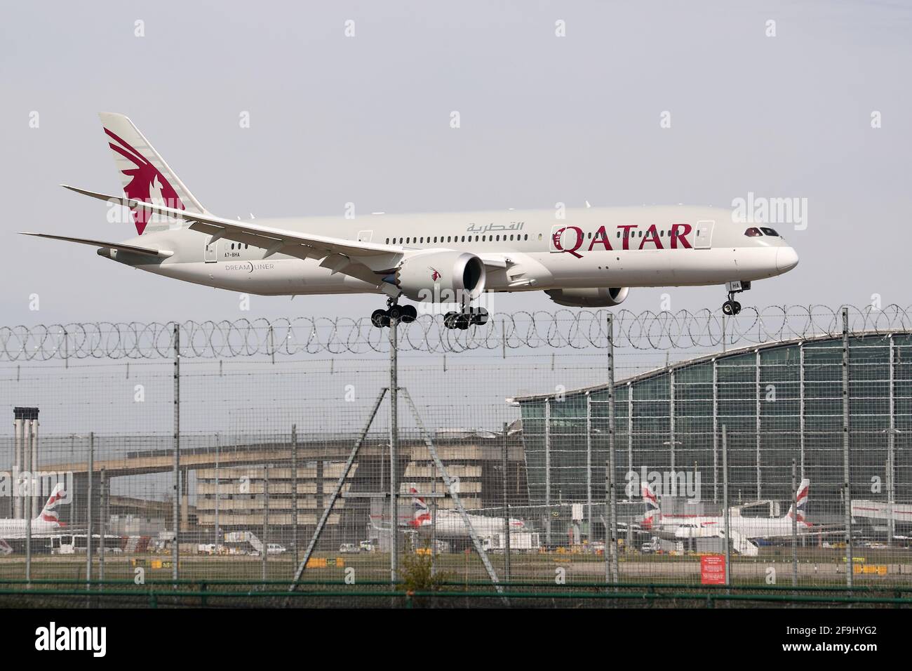 A Qatar Airways Boeing 7879 Dreamliner landing at London Heathrow