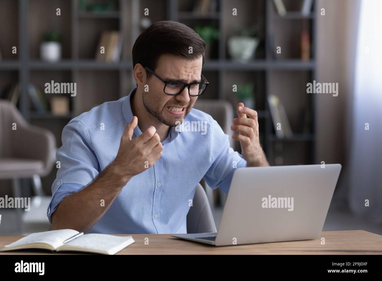 Male frustrated with computer hi-res stock photography and images - Alamy