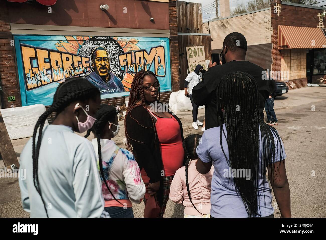 Minneapolis, United States. 18th Apr, 2021. People pay their respects to a mural of George Floyd by the Cup Foods where he was killed by Minneapolis Police Officer Derek Chauvin in Minneapolis, Minnesota. On the night before closing statements are set to be delivered in the trial of former Minneapolis Police Officer Derek Chauvin over the killing of George Floyd, a crowd congregated at George Floyd Plaza where relatives of black men killed by police delivered speeches and made statements. (Photo by Matthew Hatcher/SOPA Images/Sipa USA) Credit: Sipa USA/Alamy Live News Stock Photo