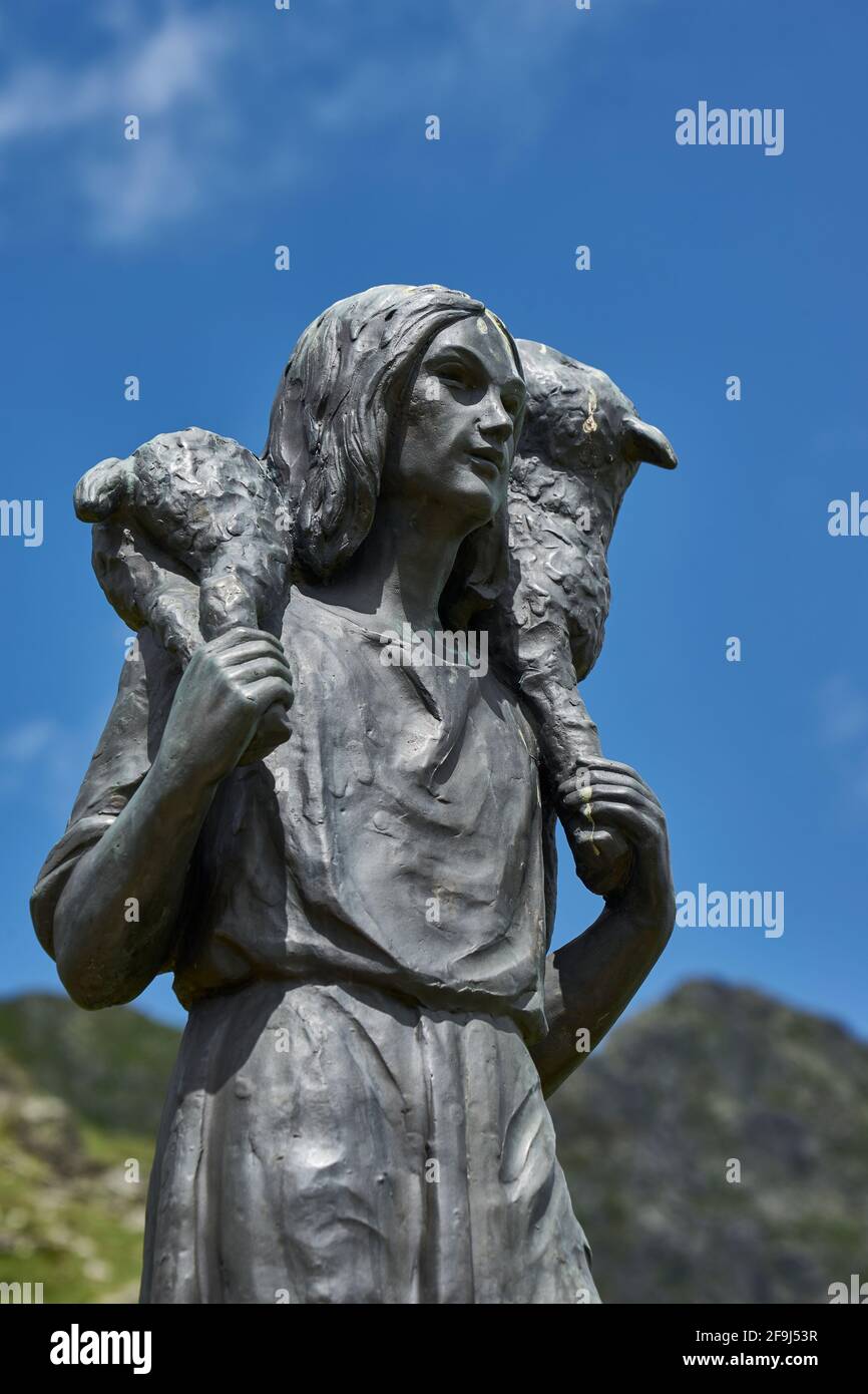Statue guter Hirte, auf der Grenze zwischen Österreich und Italien, Öfnerjoch, Karnischer Wanderweg, nahe Hochweißsteinhaus, Karnische Alpen, Italien Stock Photo