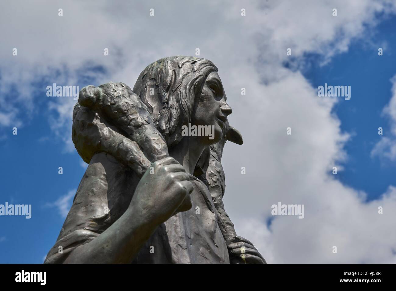 Statue guter Hirte, auf der Grenze zwischen Österreich und Italien, Öfnerjoch, Karnischer Wanderweg, nahe Hochweißsteinhaus, Karnische Alpen, Italien Stock Photo