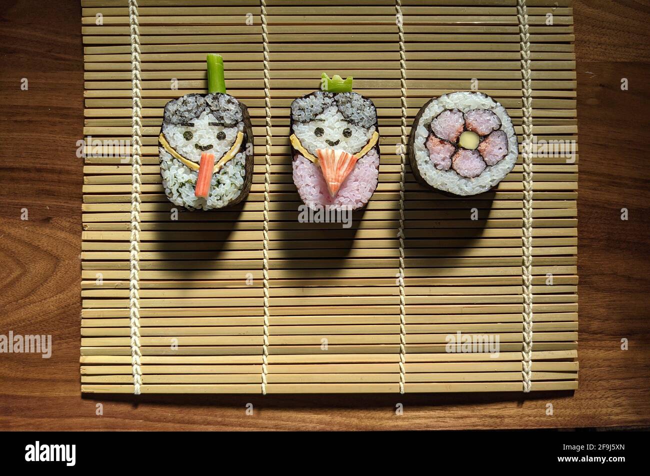 https://c8.alamy.com/comp/2F9J5XN/makisu-bamboo-mat-for-cooking-rolled-cuisine-rolled-sushi-for-hinamatsuri-japanese-festival-2F9J5XN.jpg