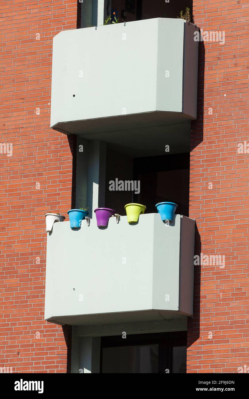 Balkone und Modernes Wohngebäude aus Backstein, Mehrfamilienhaus, , Bremen, Deutschland, Europa Stock Photo