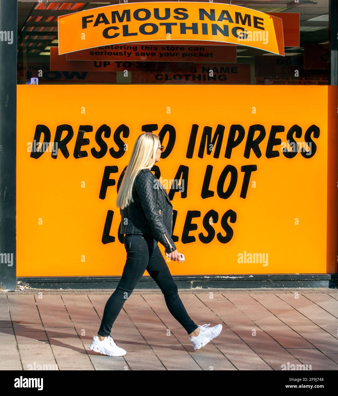 Dress to impress hi-res stock photography and images - Alamy