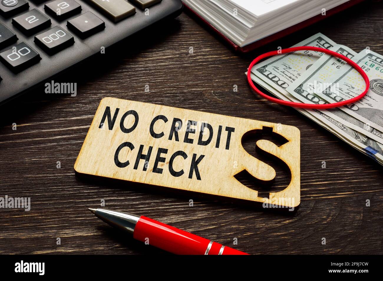 Plate with No credit check loan words and cash. Stock Photo