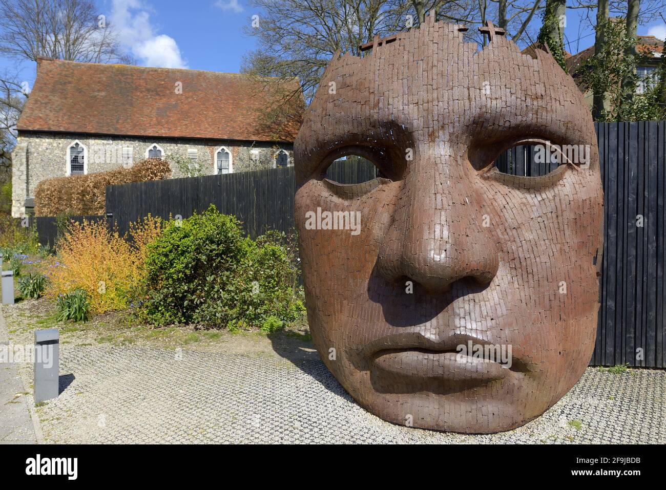 Canterbury, Kent, UK. 'Bulkhead' (2003: Rick Kirby) behind the Marlowe Theatre Stock Photo