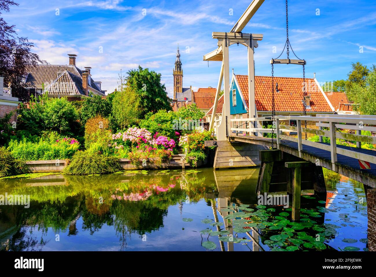 Edam town in North Holland, Netherlands, view of the historical wooden Kwakelbrug bridge and traditional houses in the Old town center Stock Photo